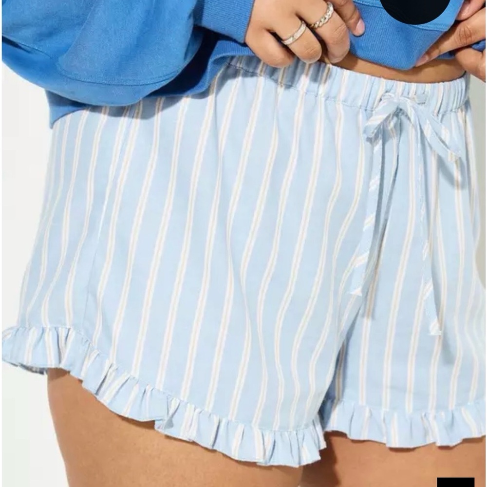 LoveSick Drawstring Ruffle-Hem Short - Picture 2 of 5